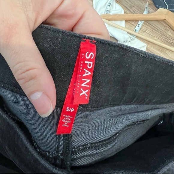 Spanx Vintage Distressed Ankle Skinny Jeans - Picture 13 of 15